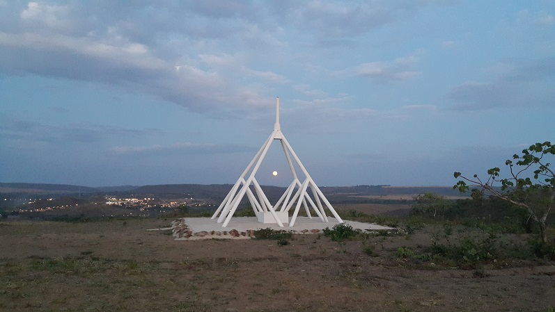 Monumento Democracia do Futuro na Fazenda Roda e Cruz em Brasília DF
